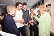Bundesbildungsministerin Professor Dr. Wanka im Gespräch mit StipendiatInnen