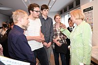 Bundesbildungsministerin Professor Dr. Wanka trifft StipendiatInnen des Doppelmaster-Programms in Tokio